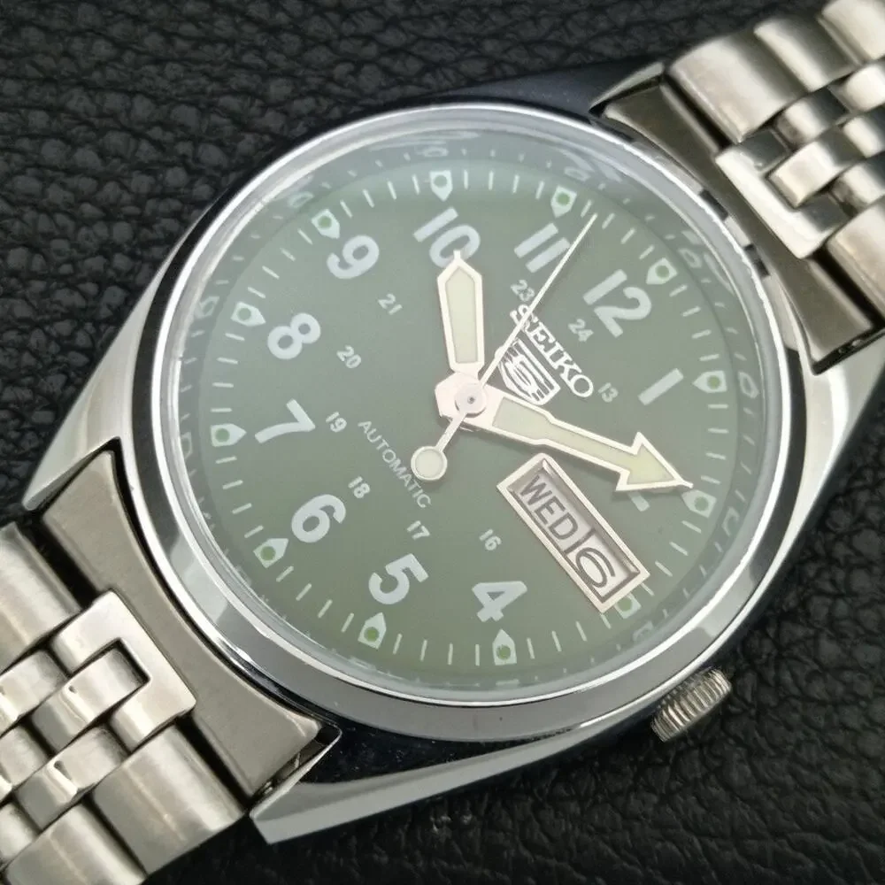Vintage 1973 Seiko Automatic Mens Silver Watch W/daydate & Silver Accents